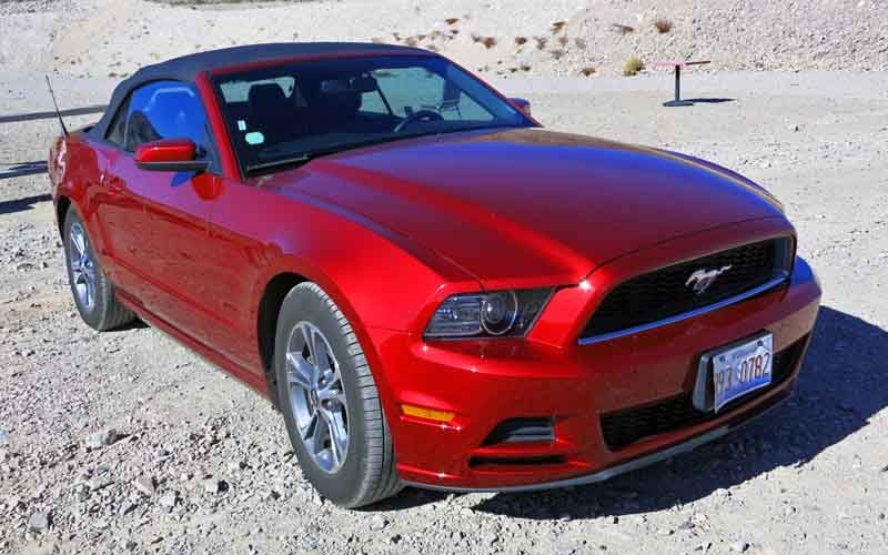 ford mustang 800x500